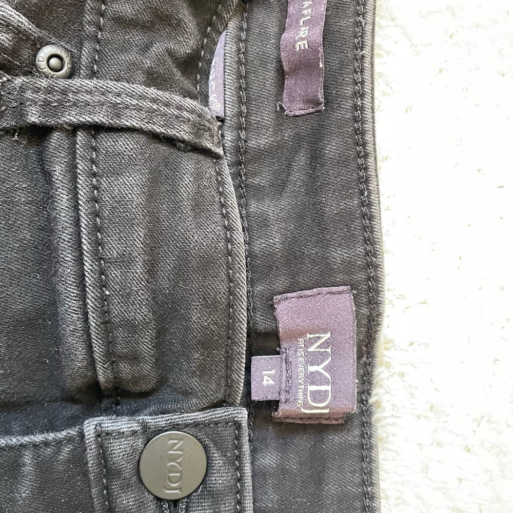 NYDJ Julia Relaxed Flare
Jeans- Black Size 14 - Picture 11 of 16